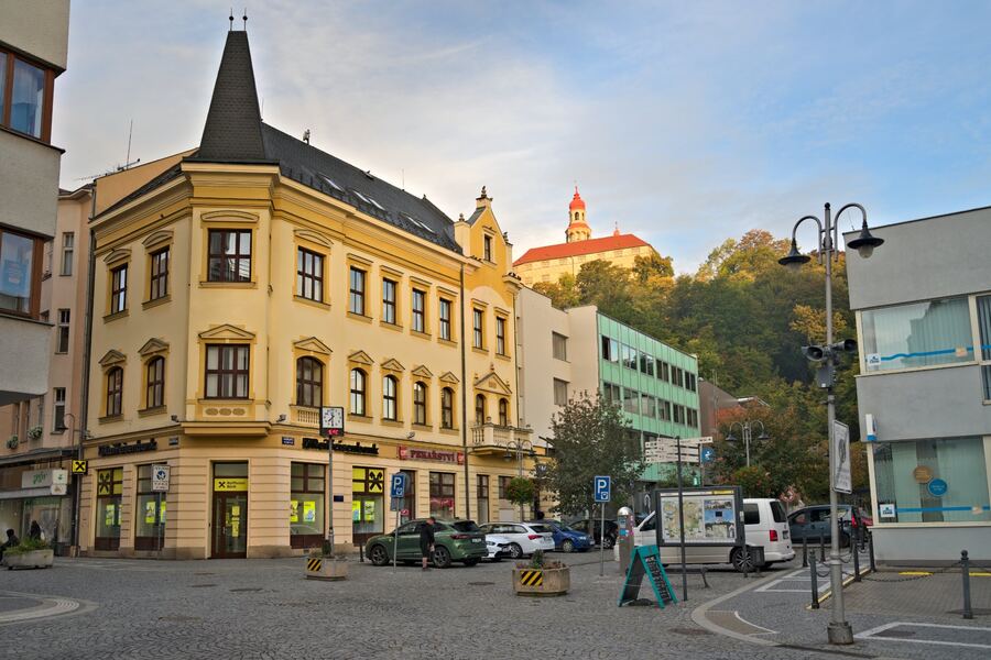 Karlovo náměstí – Centrum Náchoda pod zámkem